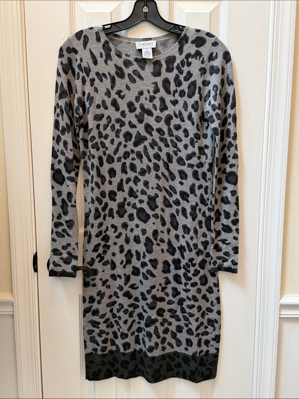 Carmen Marc Valvo Gray and Black Leopard Knit Long-Sleeve Dress